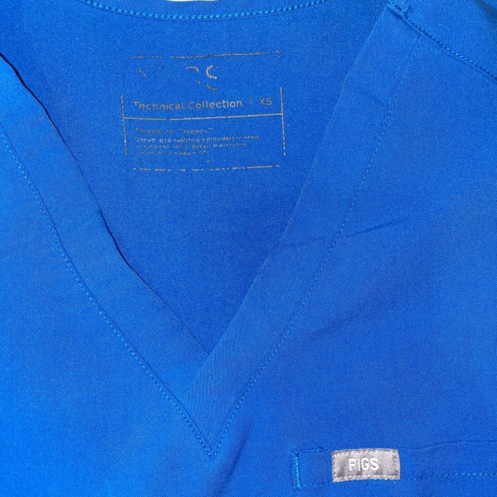 FIGS SCRUB TOP - Picture 2 of 4
